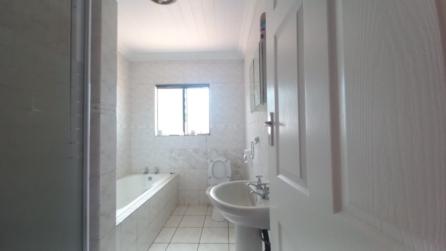 To Let 3 Bedroom Property for Rent in Pellissier Free State